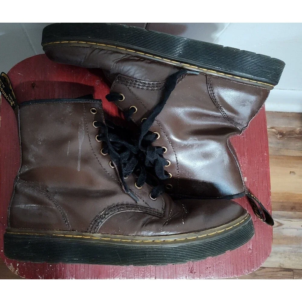 Dr. Doc Martens Zavala Airwair Lace Up Brown Leather Boots AW004 9 Thrashed